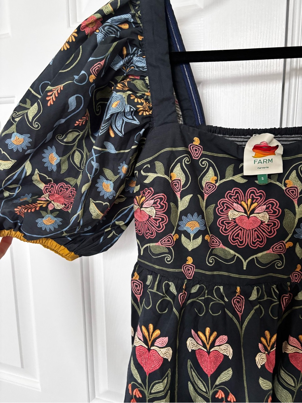 FARM Rio Black Floral Embroidered Puff Sleeve Dress - Picture 2 of 4